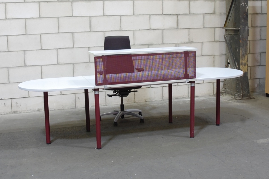 großer, ovaler Schreibtisch mit Thekenaufsatz