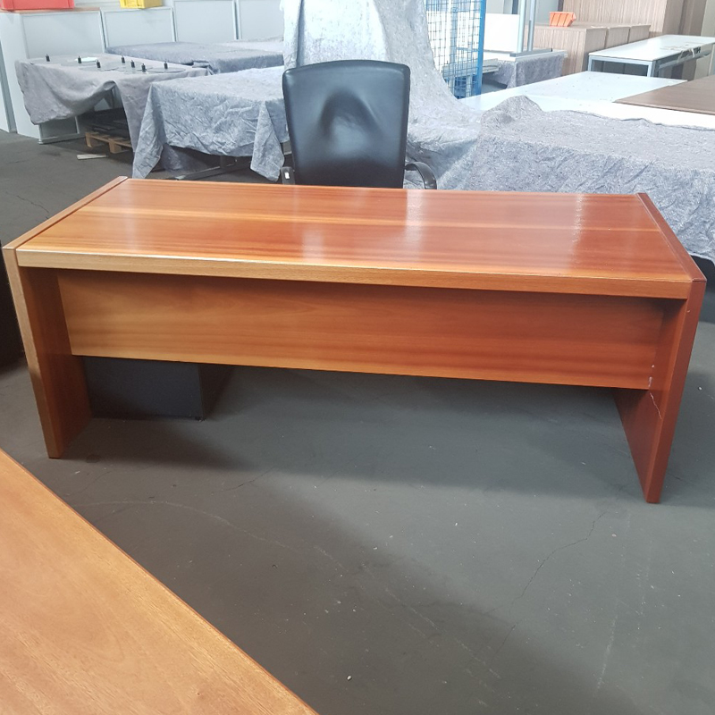 Chefschreibtisch in Echtholzfurnier