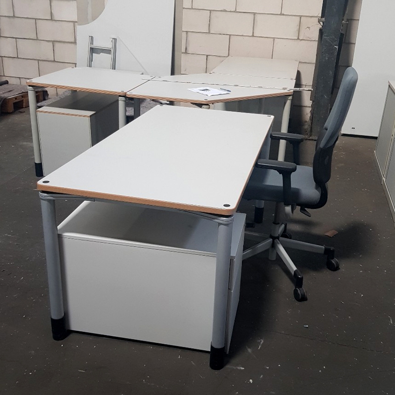 verschiedene Schreibtische