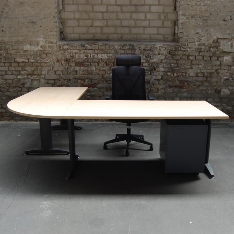 Große Winkelkombination in Ahorn