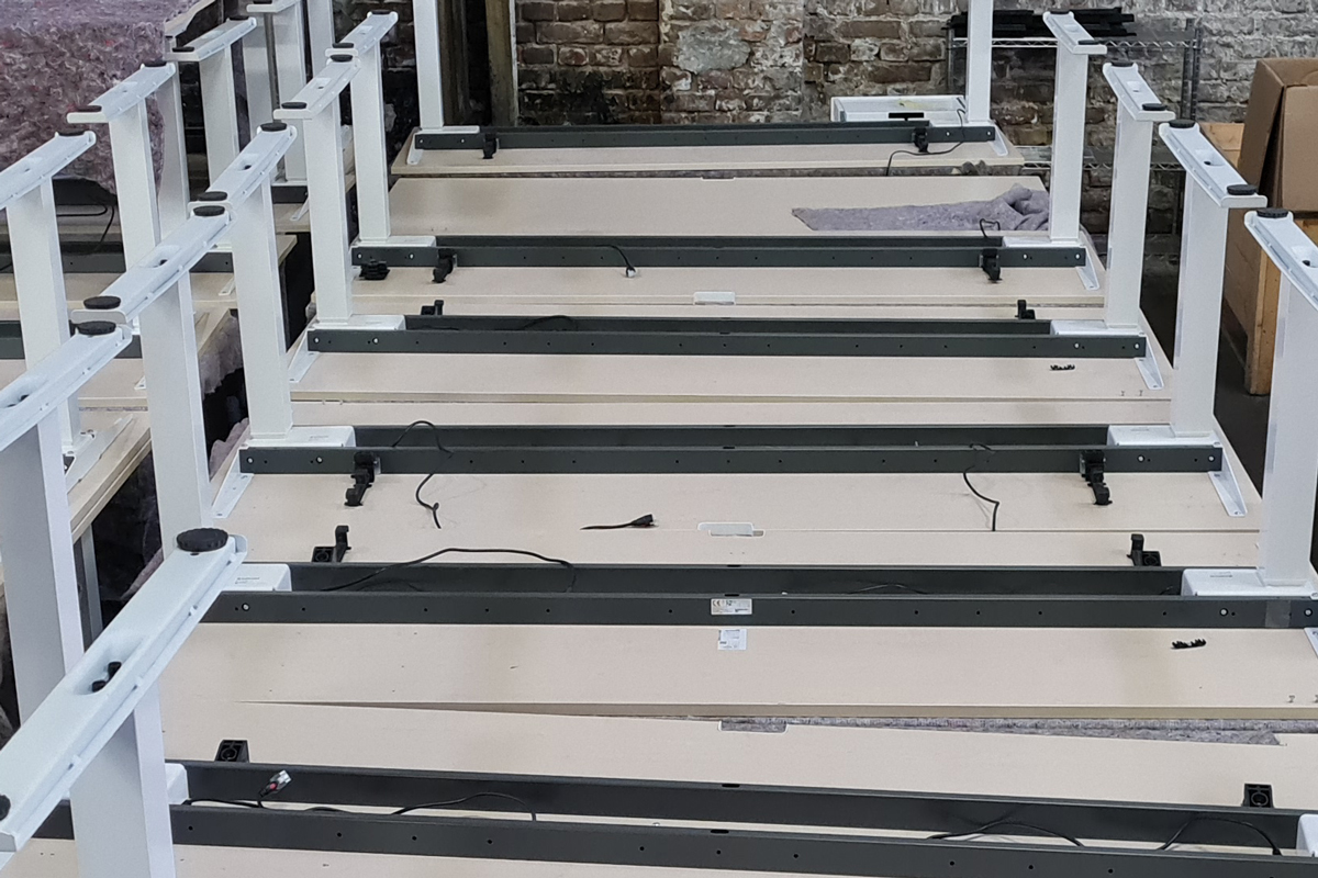 Steh-Sitz-Schreibtisch von Kinnarps