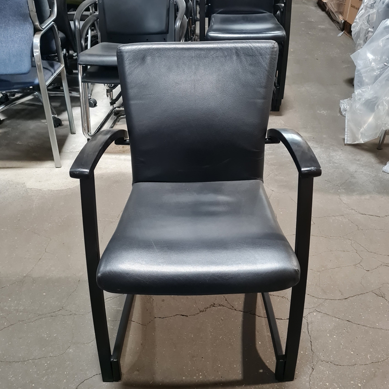 schwarzer Echtleder Freischwinger