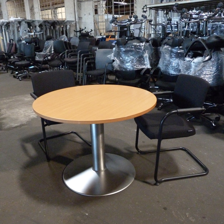 Besprechungstisch mit 2 Stühlen