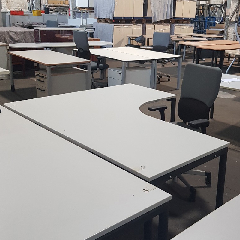 verschiedene Schreibtische