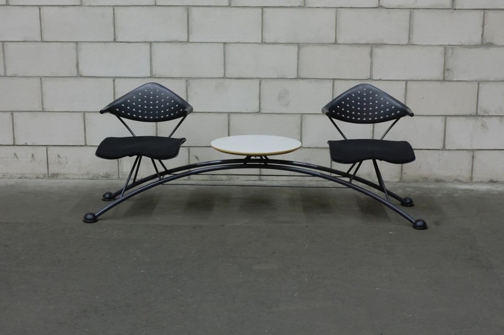 Zweier Sitzgelegenheit für Wartebereich mit Tischchen