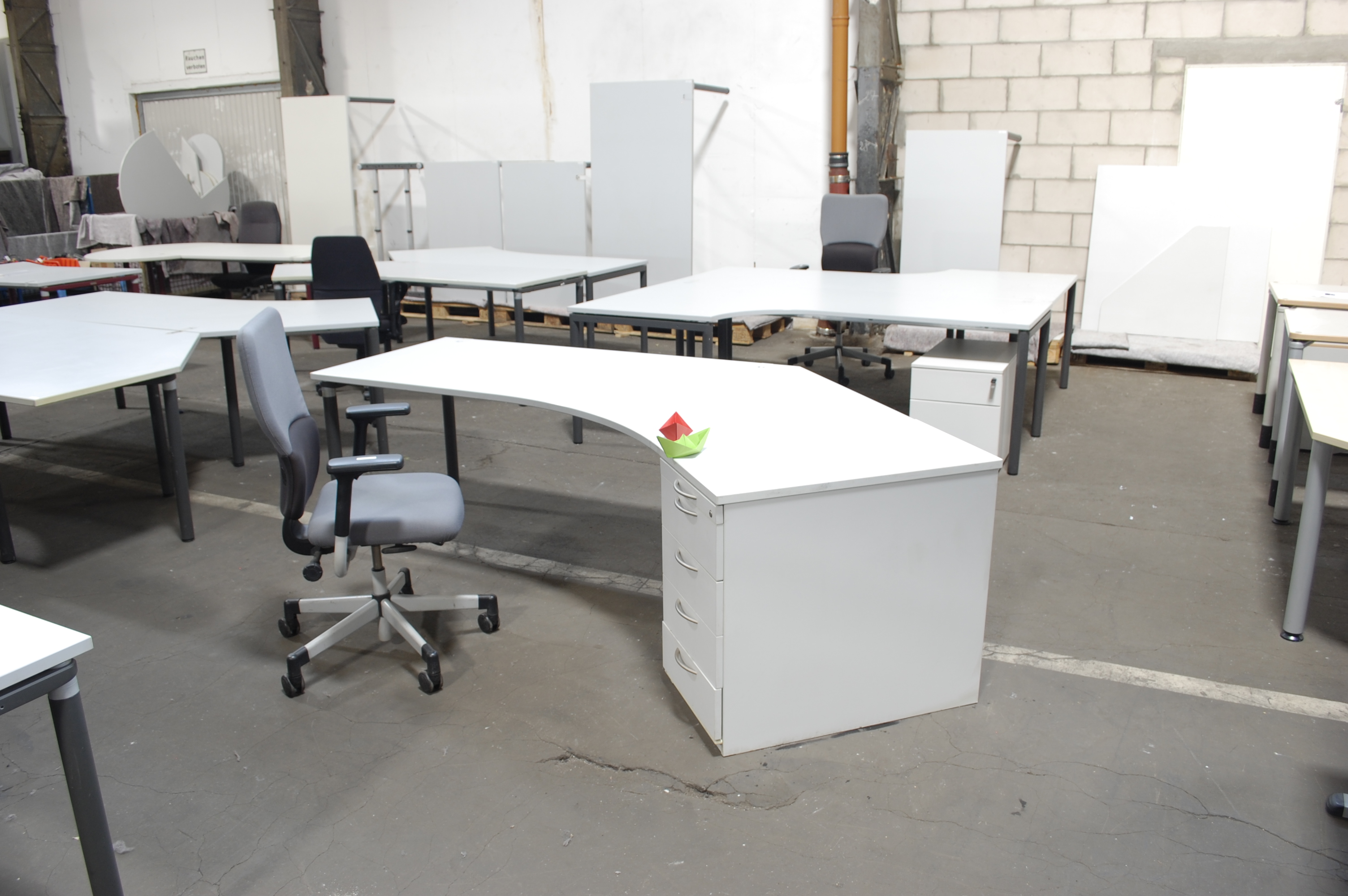 verschiedene Schreibtische