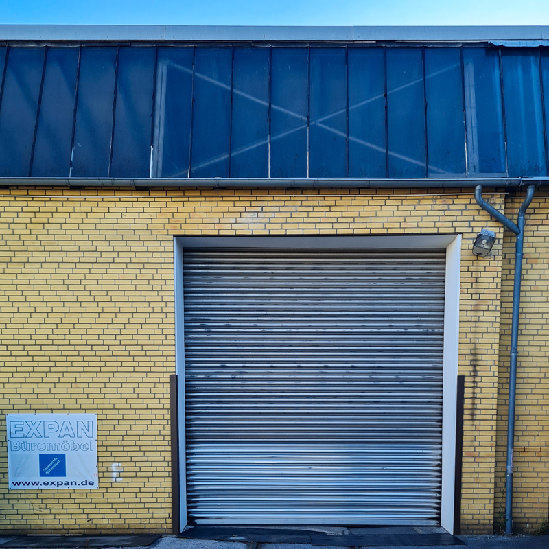 Büromöbel Halle 3 von außen